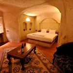 Hotel Has Cave