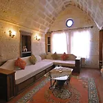 Has Cave Hotel