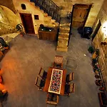 Has Cave Hotel 2*