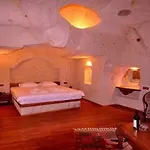 Has Cave Hotel 2*