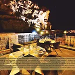 Hotel Has Cave