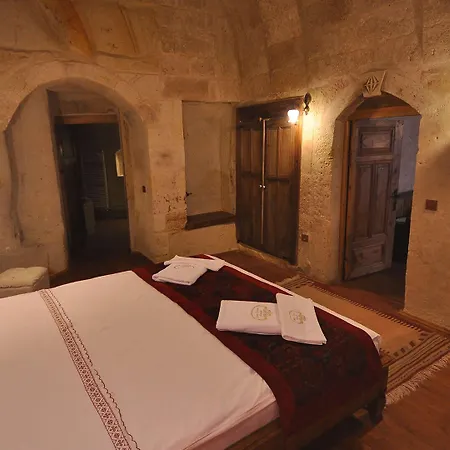 Hotel Has Cave
