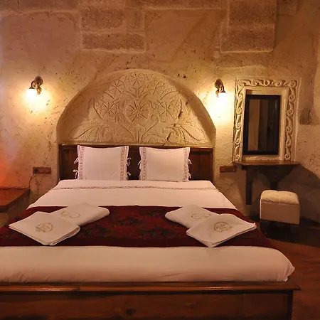 Hotel Has Cave