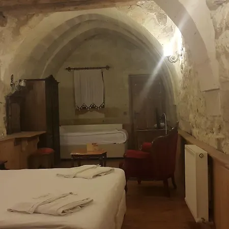 Hotel Has Cave