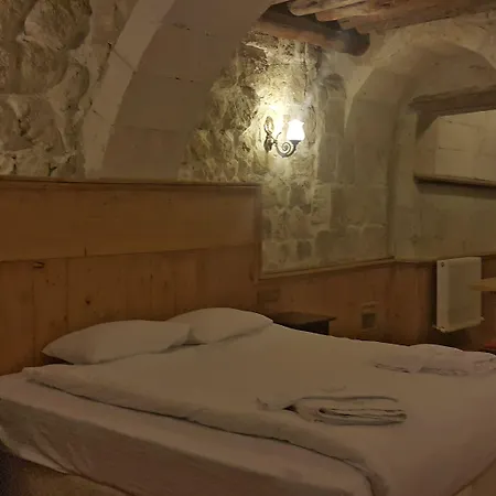 康纳克海斯凯芙酒店 2* 于尔居普