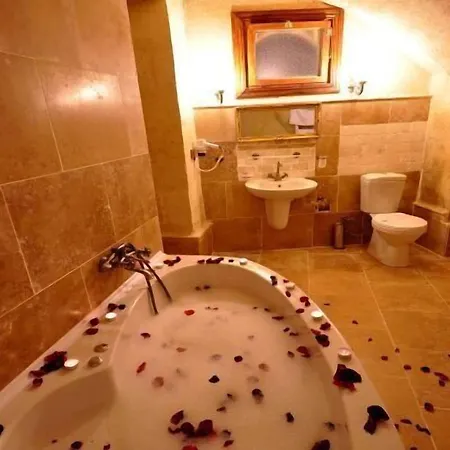 Hotel Has Cave