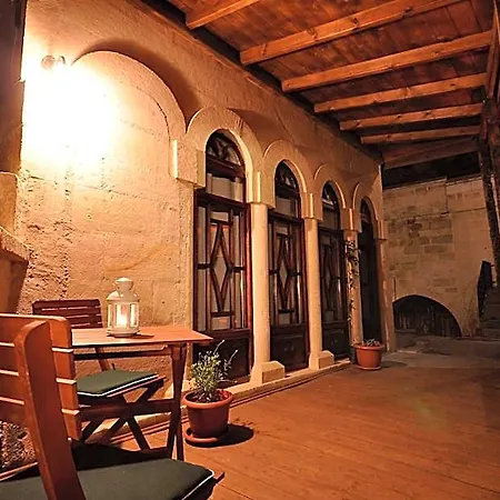 Hotel Has Cave