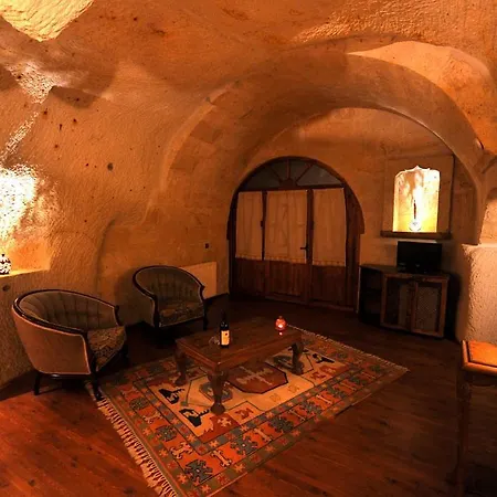 Hotel Has Cave
